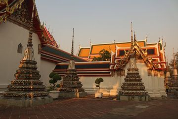 Een vierde stoepa groep bij Phra Chedi Rai in Wat Pho tempel in Bangkok van kall3bu