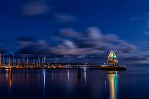 Hafen von Juist bei Nacht