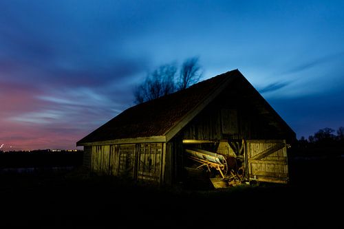 Schuur bij Nacht