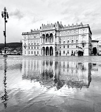 Triëst / Piazza Unita bij Acqua Alta van Markus Jerko