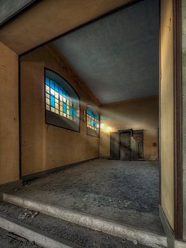 Lieux perdus - église abandonnée - confessionnal sur Carina Buchspies