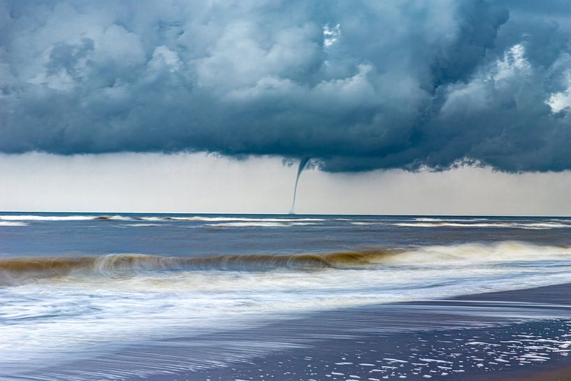 Wasserfontäne über dem Meer von Yanuschka | Fotografie Noordwijk