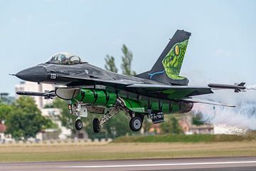 F-16 Demo Team Belgian Air Force: the Dream Viper. by Jaap van den Berg