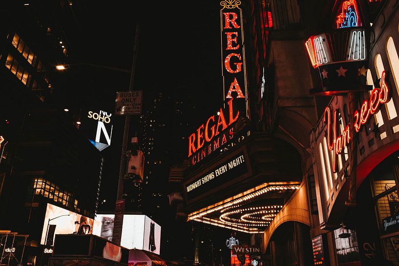Las Vegas by Hello Pompoyo