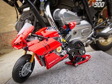 Ducati Panigale V4R Lego Technic van Rob Boon