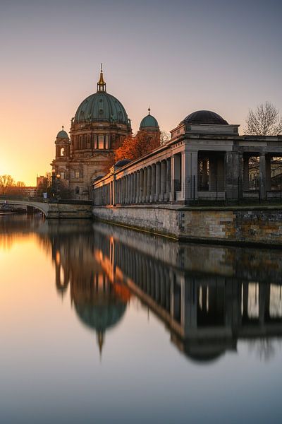 Berliner Dom bei Sonnenaufgang von Robin Oelschlegel