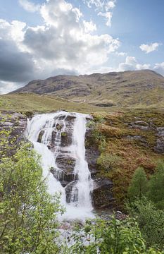 Wasserfall im schottischen Hochland von Marly De Kok