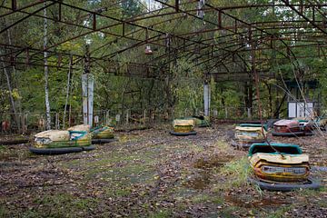 De botsauto's op de kermis van Pripyat van Tim Vlielander