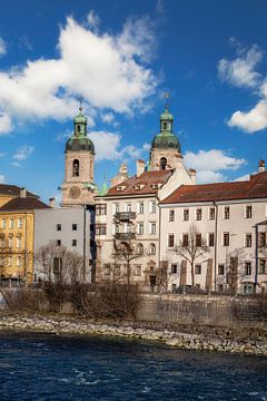 De kathedraal van Innsbruck aan de Inn van ManfredFotos