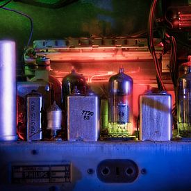 in a tube radio by Nic Opdam Fotografie