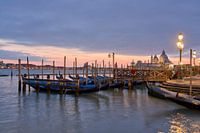 Zonsondergang Venetië met gondels bij San Marcoplein 2
