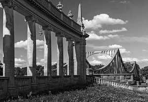 Glienicker Brücke mit historischen Säulen