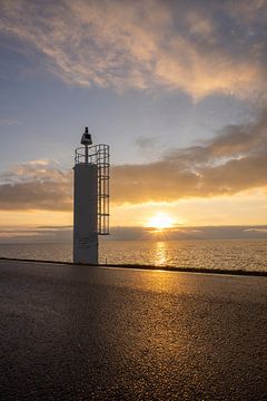 Magische Zonsondergang boven het IJsselmeer van Rik Brussel