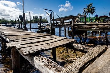 Oud haventje aan de rand van Playa Larga in Cuba van De wereld door de ogen van Hictures