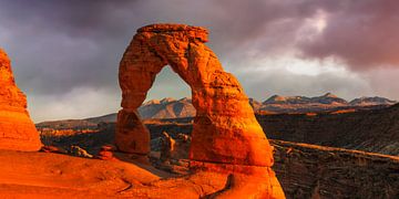 Delicate Arch bei Sonnenuntergang, Arches Nationalpark, Utah, USA von Markus Lange