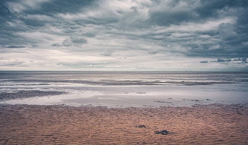 Beach of Cuxhaven at the German North Sea coast.  Photo at low tide with ball beacon and breakwater by Jakob Baranowski - Photography - Video - Photoshop