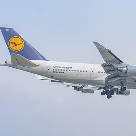 Lufthansa Boeing 747-400 mit Fanhansa-Bemalung. von Jaap van den Berg