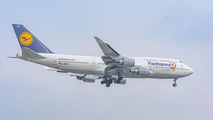 Lufthansa Boeing 747-400 mit Fanhansa-Bemalung.