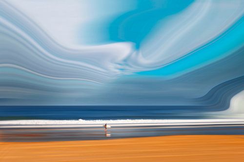 Surfer en golven - strandgezicht