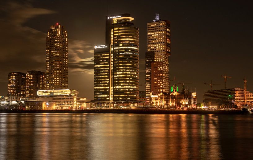Le World Port Center Rotterdam en soirée par Gerard Lakerveld