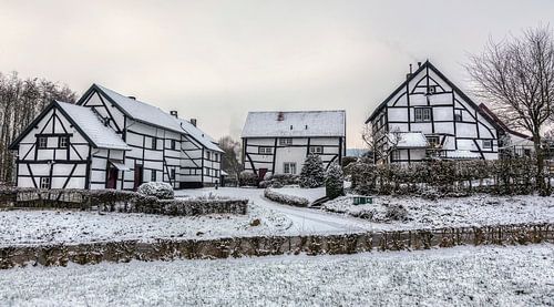Vakwerkhuisjes in de sneeuw in Zuid-Limburg