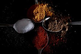 Kräuter auf Löffel von Anouk De boer