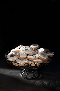 Zwart-witte koekjes II van Saskia Schepers