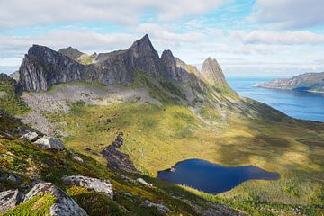 Norway's spectacular nature - mountains, fjords and lakes in impressive photography.