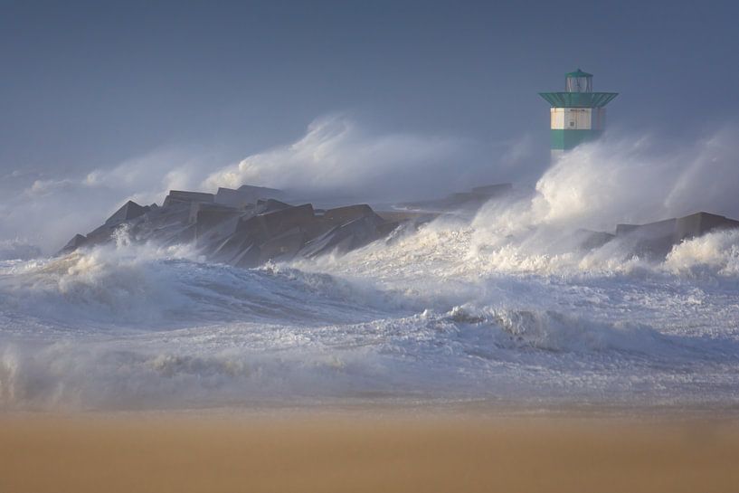 Storm and sun in Scheveningen by Julien Beyrath