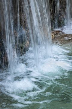 Vallend water in Valle di Bondo Italië van Jefra Creations