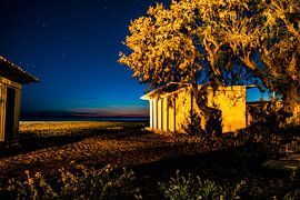 Night photo beach house. by Fred Peerdeman