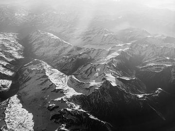 Franse Alpen in Zwart Wit van Raisa Zwart