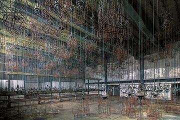 Hangende mandjes in de fabriek van Truus Nijland