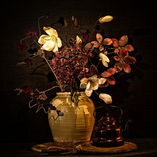 stilleven vaas met bloemen hortensia magnolia