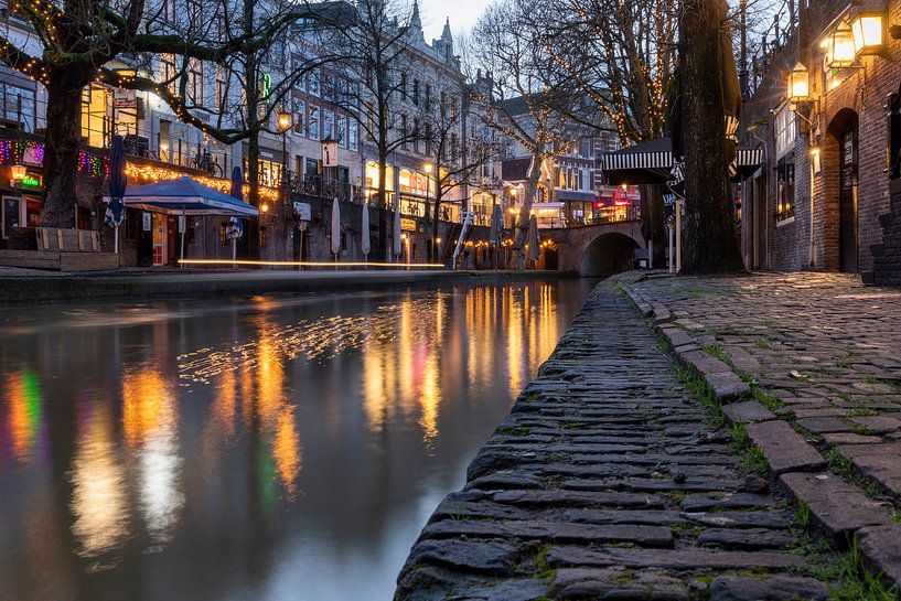 Bunte Abendstimmung auf der Oudegracht in Utrecht von Russcher Tekst & Beeld