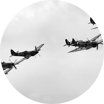 Spitfire Scramble in zwart wit. van Robbert De Reus