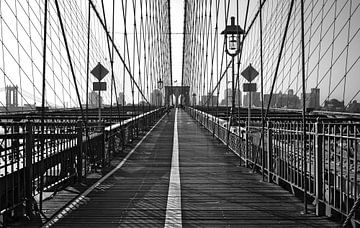 Brooklyn Bridge Pedestrian Walkway van Nico Geerlings