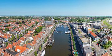 Luchtfoto van de stad Harlingen in Friesland Nederland van Eye on You