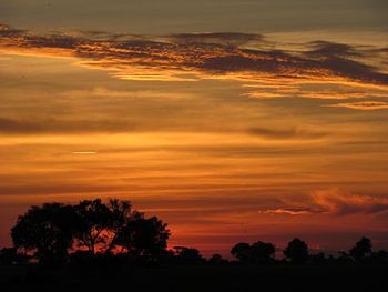 Lucht bij zonsondergang in Afrika