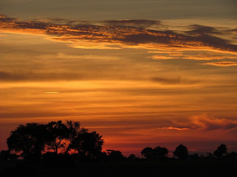 Lucht bij zonsondergang in Afrika by Kim van de Wouw