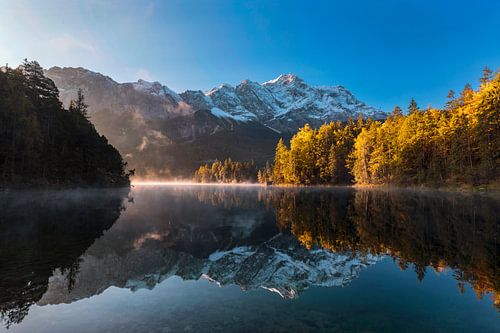 Eibsee in de herfst met Zugspitze