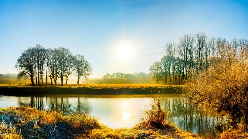 Zonsopgang aan de rivier de Ems van Günter Albers