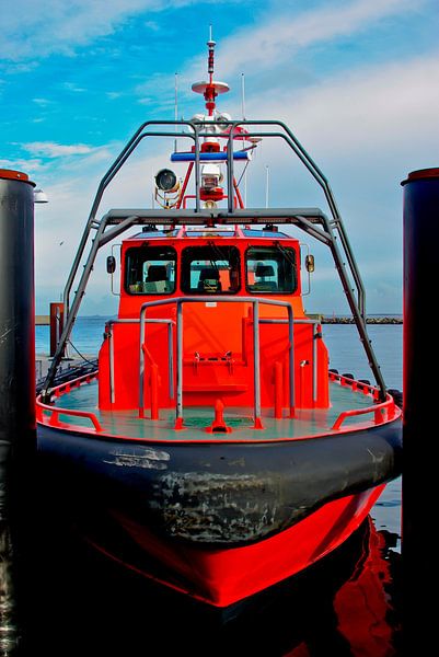 Pilot boat in port by Norbert Sülzner