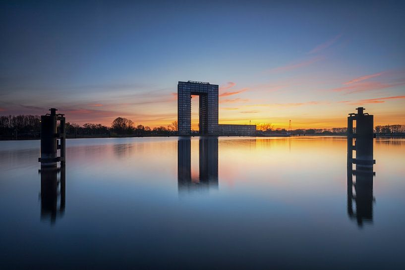 Zonsopgang Tasmantoren in Groningen van Rick Goede