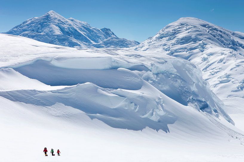 Alpinisten auf dem Gletscher des Denali, Alaska von Menno Boermans