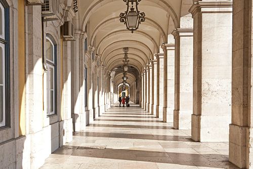 Lichtshow van geschiedenis - Arcades op Praça do Comércio