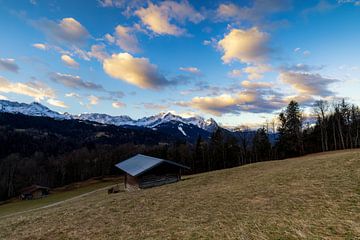 Prachtige zonsopgang in Garmisch-Partenkirchen van Teresa Bauer