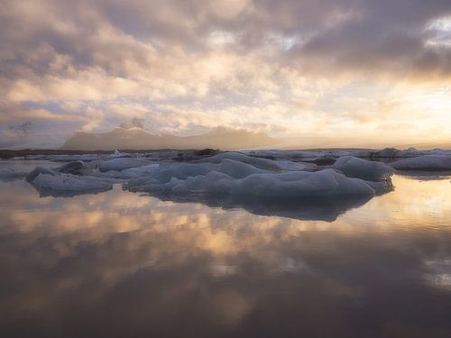 Mirrored ice