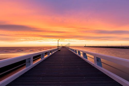 Belgie - Nieuwpoort - Gouden zonsondergang bij de Pier