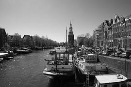 Zeitloses Amsterdam: Der Montelbaanstoren in Schwarz-Weiß von vlamingvisuals